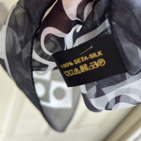 NWOT Italian silk scarf MODERN - Picture 4 of 7